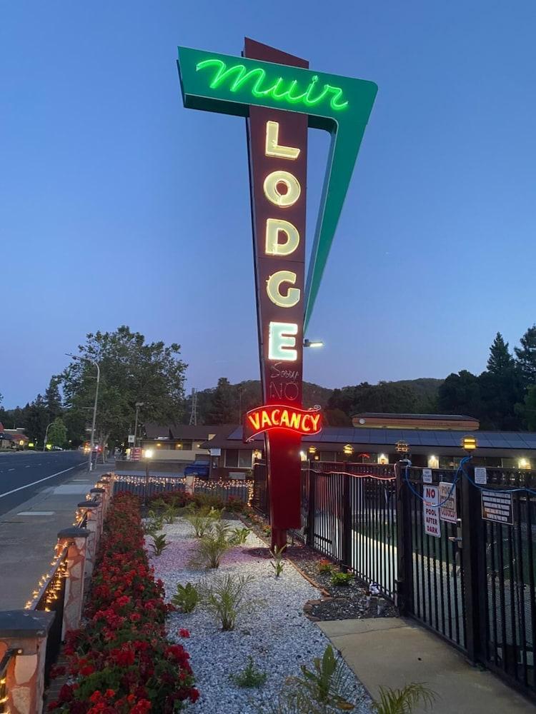 Muir Lodge Motel Мартинес Экстерьер фото