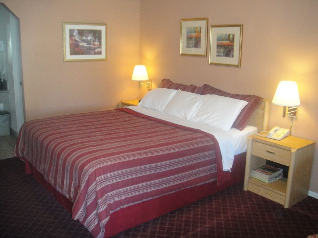 Muir Lodge Motel Мартинес Номер фото